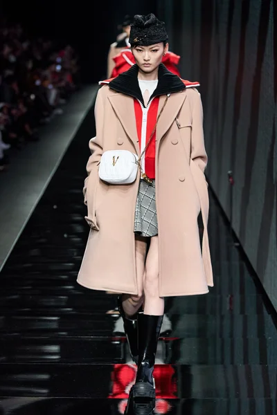 Look 27
